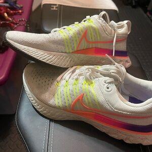 Nike White and Yellow Athletic Shoes with Cushioned Midsole